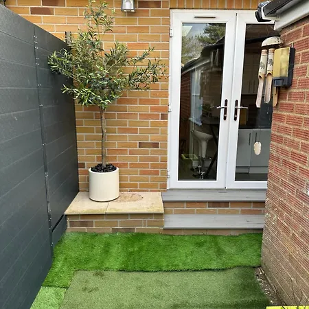Modern Garden Studio For Comfy Stay Luton  Room photo