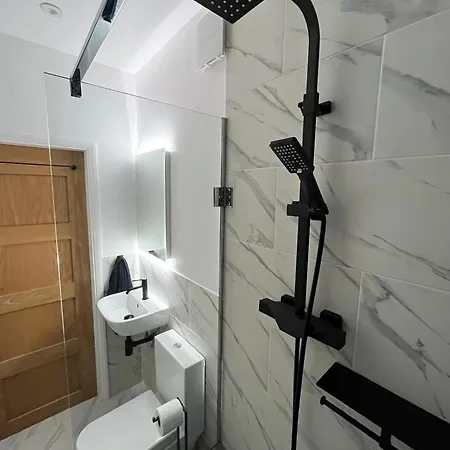 Modern Garden Studio For Comfy Stay Luton  Exterior photo