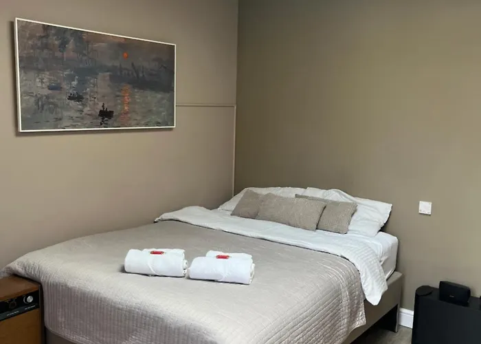 Modern Garden Studio For Comfy Stay